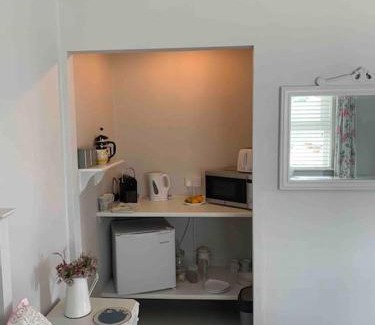 Carrick Apartment | Carol's Cottage (Studio Apt) - Wild Atlantic Way