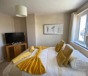 Kenfig Hill House | Carol's Place near Porthcawl, Margam Park, 3mins to M4