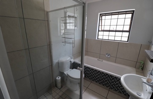 Sandbaai House | Carole's Cottage, your home away from home!