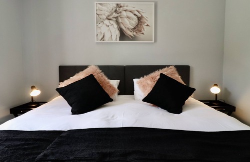 Sandbaai House | Carole's Cottage, your home away from home!