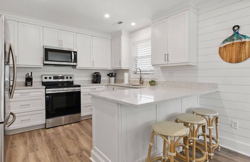 Isle of Palms House | Carolina Belle Recent Renovation 5 bd/4 ba Private Pool, Backyard Oasis, 3rd Row