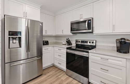 Isle of Palms House | Carolina Belle Recent Renovation 5 bd/4 ba Private Pool, Backyard Oasis, 3rd Row