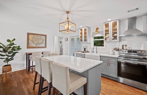 Mossy Oaks House | "Carolina Cottage". Sweet Caroline check out this space!