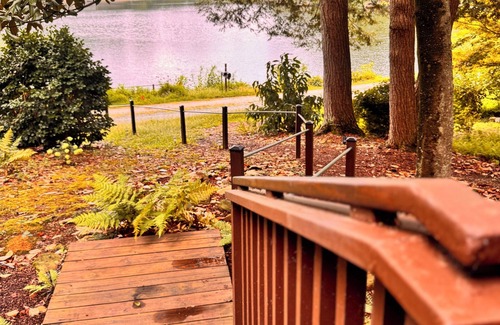 Mountain Rest House | Carolina Cottage- Private lakefront retreat in Mountain Rest, SC