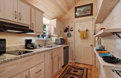 Highlands House | Carolina Cozy — Easy walk to Main Street Highlands!