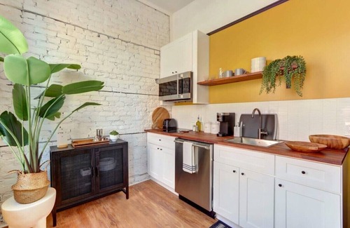 Old West Broad Neighborhood Apartment | Carolina Gold @ The Huntingdon Lofts Collection