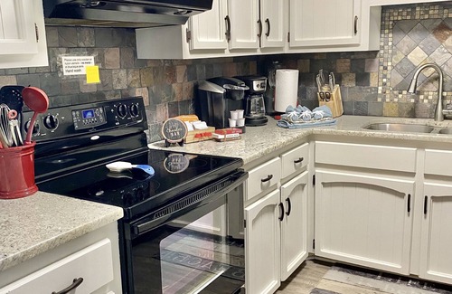 Wilmington Beach Condo | Carolina Oasis Oceanfront,Pool,Huge Shaded Deck 10+family seating&swing,linens