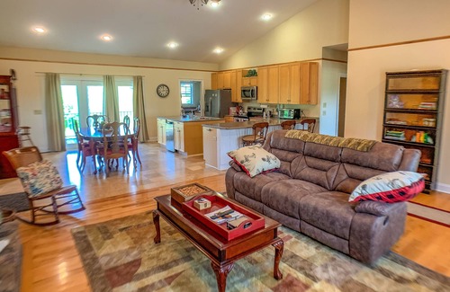 Grassy Creek Cottage | Carolina Pines- Mountain Home w/ Firepit, WiFi and Gas Logs