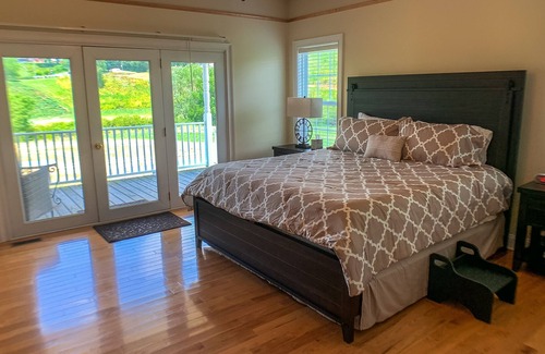 Grassy Creek Cottage | Carolina Pines- Mountain Home w/ Firepit, WiFi and Gas Logs
