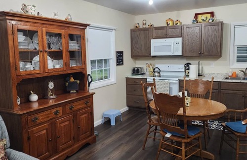 Hamptonville House | Carolina Rest in Amish Country
