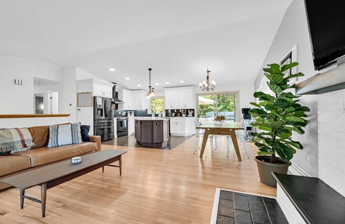 Castle Point House | Caroline House Beacon Getaway