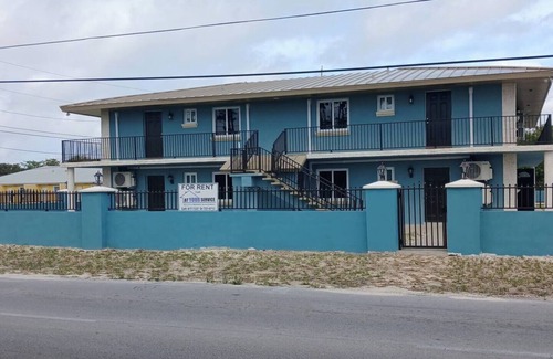 Bahamas Terrace Apartment | Carols Inn Airbnb #4