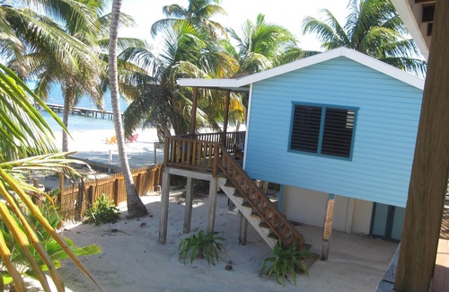 Caye Caulker Cabin | Carolyn's House (beachfront)