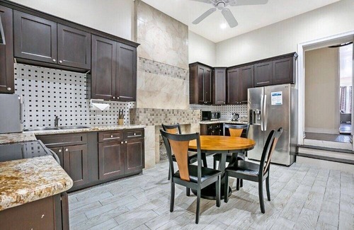 Faubourg Lafayette Apartment | Carondelet Street Luxury Suites