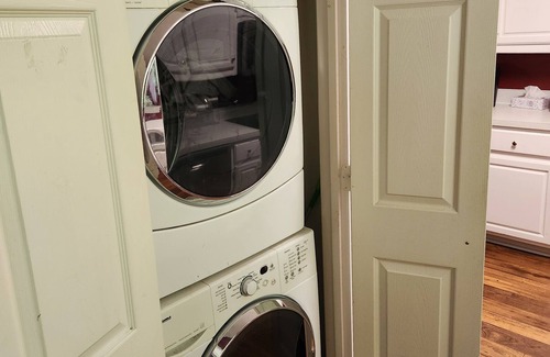Cedar Hill House | Carousel Cottage - Quiet, Cozy, 15 minutes from Downtown Dallas!