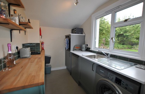 Pittenweem House | Carpenter's Cottage- coastal stay with garden