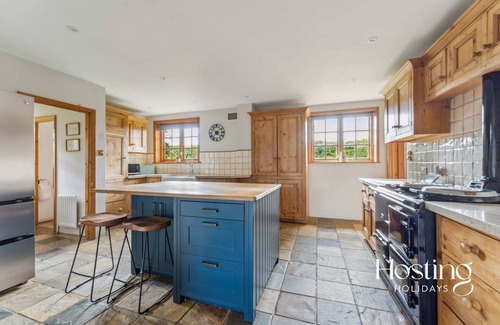 Maidensgrove House | Carpenter's Cottage - Tranquil Countryside Escape