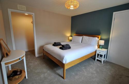Pittenweem House | Carpenters Cottage- coastal stay with garden