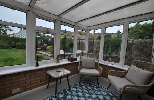Pittenweem House | Carpenters Cottage- coastal stay with garden