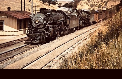 Martinez House | Carquinez straight Caboose train bungalow 1920’s historic stay