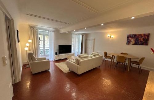 Nimes City Centre Apartment | Carré Crémieux