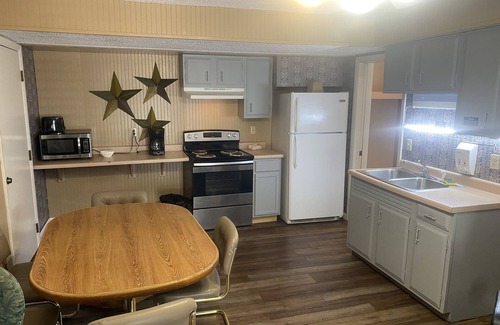 Gatlinburg Cottage | Carr's Cottages Suites 12 & 14