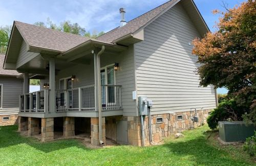 Gatlinburg Hotel | Carr's Northside Hotel and Cottages