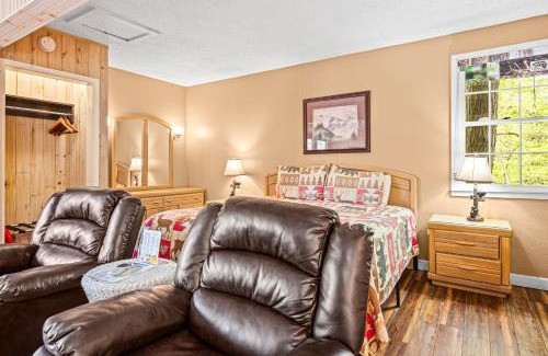 Gatlinburg Hotel | Carr's Northside Hotel and Cottages