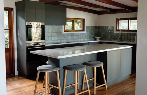 Balmoral Ridge House | Carra Cottage - Luxury Hillside Sanctuary with Breathtaking Views to Sea