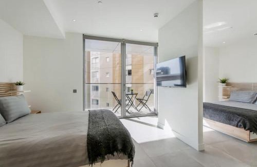 Gibraltar Apartment | Carrara Eurocity - Luxury Family Apartment with Resort Style Pool - Children stay for Free