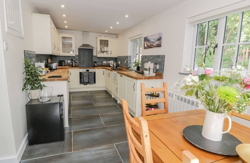 Pen-y-sarn Cottage | CARREG WINLLAN, with a garden in Amlwch