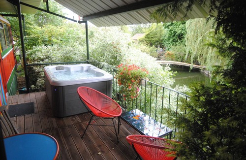 Marchais House | Carriage-Bus insolite-Ensuite with Jet bath-Panoramic-Garden view