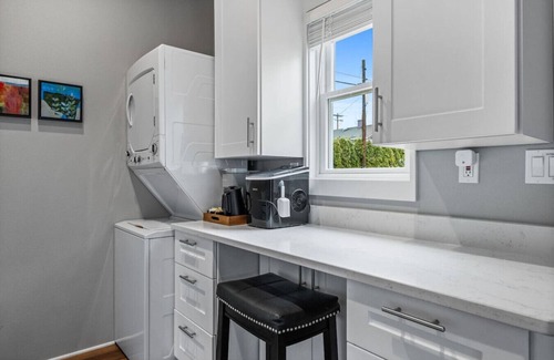 Albany House | Carriage House · Brand New! Vine Street Carriage House