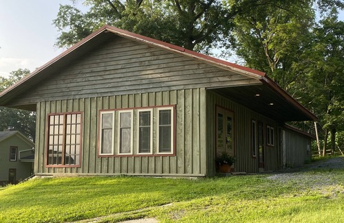 Watkins Glen Apartment | CARRIAGE HOUSE BUNGALOW/LAKE VIEW/VILLAGE OF WATKINS