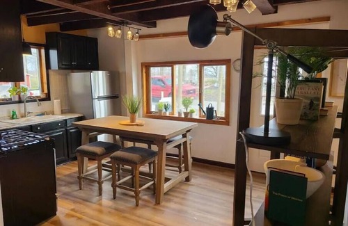 Schuylerville Cottage | Carriage House in Old Saratoga