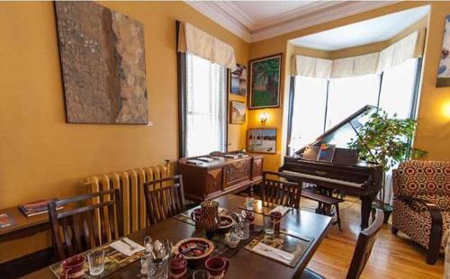 Fredericton Hotel | Carriage House Inn