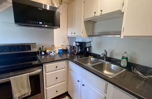 Wolfville Bed & Breakfast | Carriage House - KingBed, Full Kitchen, Patio, Downtown