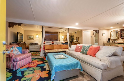 Carter Riverside Bed & Breakfast | Carriage House MAGNOLIA SUITE