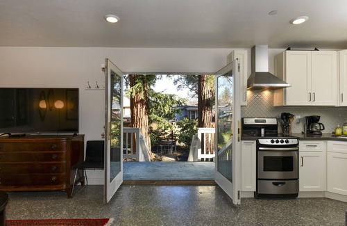 Napa House | CARRIAGE HOUSE ON COOMBS - CHARMING VICTORIAN Back Unit - Downtown - Renovated
