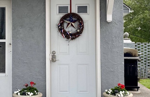 Oak Hill Apartment | Carriage House on Main in NRG National Park