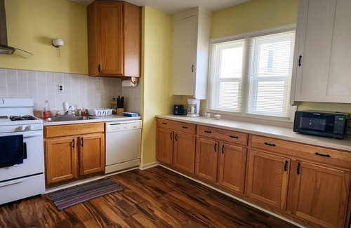 Wyandotte Apartment | Carriage House: Relax This Fall in the Heart of Wyandotte