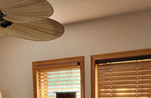 Moberly Cottage | Carriage House retreat nestled in central Missouri! Close to Rothwell Park!