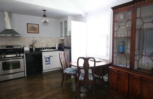 Downtown Cottage | Carriage House under Live Oaks in historic Beaufort SC
