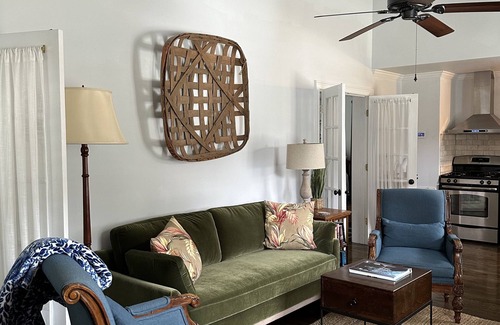 Downtown Cottage | Carriage House under Live Oaks in historic Beaufort SC