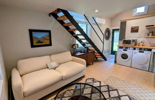 Livingston House | Carriage House