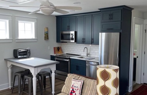 Mount Pleasant House | Carriage House with View