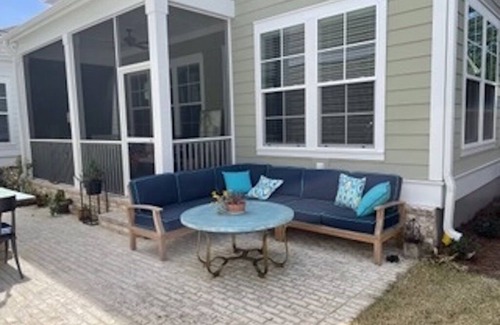 Mount Pleasant House | Carriage House with View