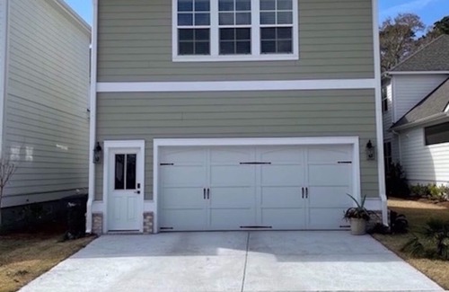 Mount Pleasant House | Carriage House with View