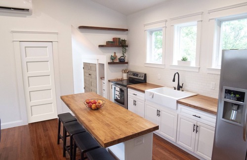 Rolling Acres House | Carriage House with 2 Queens in Trendy, Walkable East Nashville Neighborhood