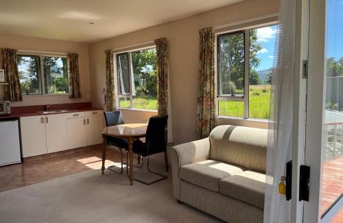 Hari Hari House | Carrickfergus Cottage Unit 1